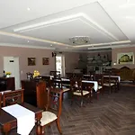 Heideglueck Frueher 酒店 施内沃丁根